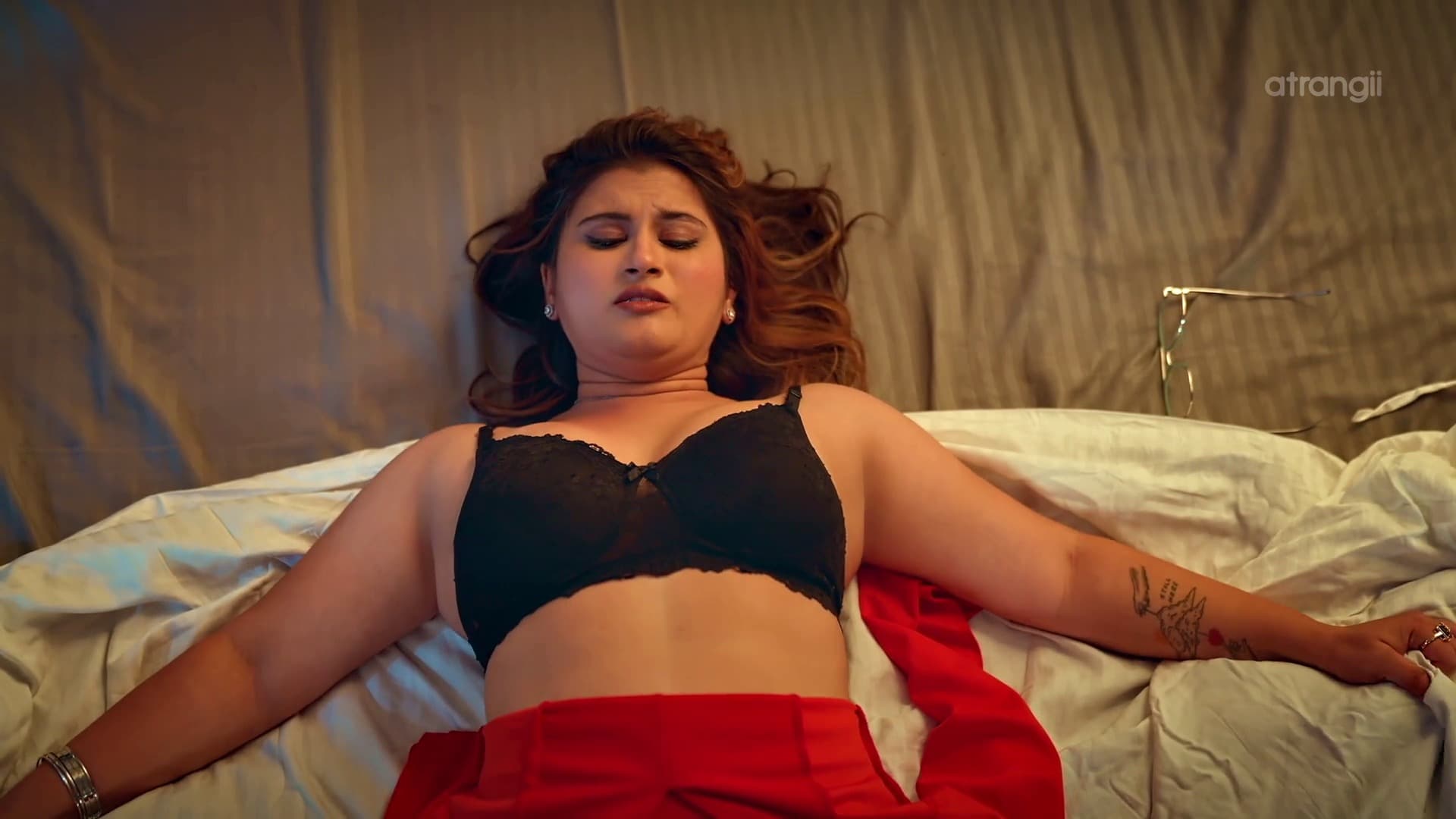 Watch Your Girlfriend E2 - Gunnjan Aras Hot Bhabhi Porn Web Series Video Online in HD Free on DesiFlix