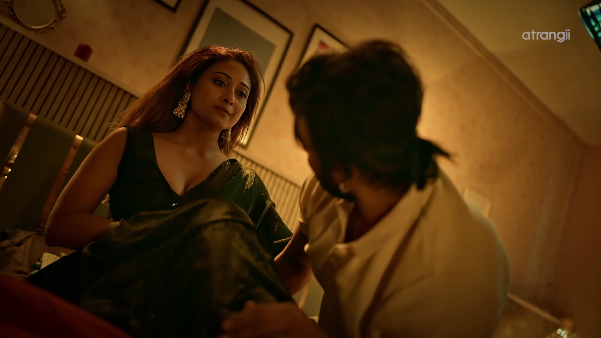 Watch London Dreams E4 - Satarupa Pyne XXX Kamwali Web Series Video Online in HD Free on XMasti