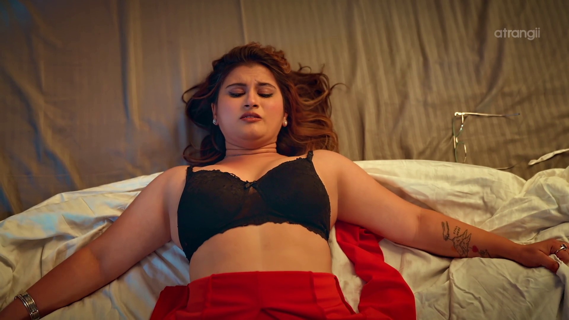 Watch Your Girlfriend E2 - Gunnjan Aras Hot Bhabhi Porn Web Series Video Online in HD Free on DesiFlix